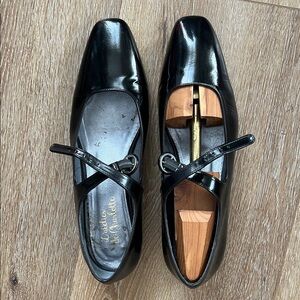 Elegant Black Patent Leather Flats by